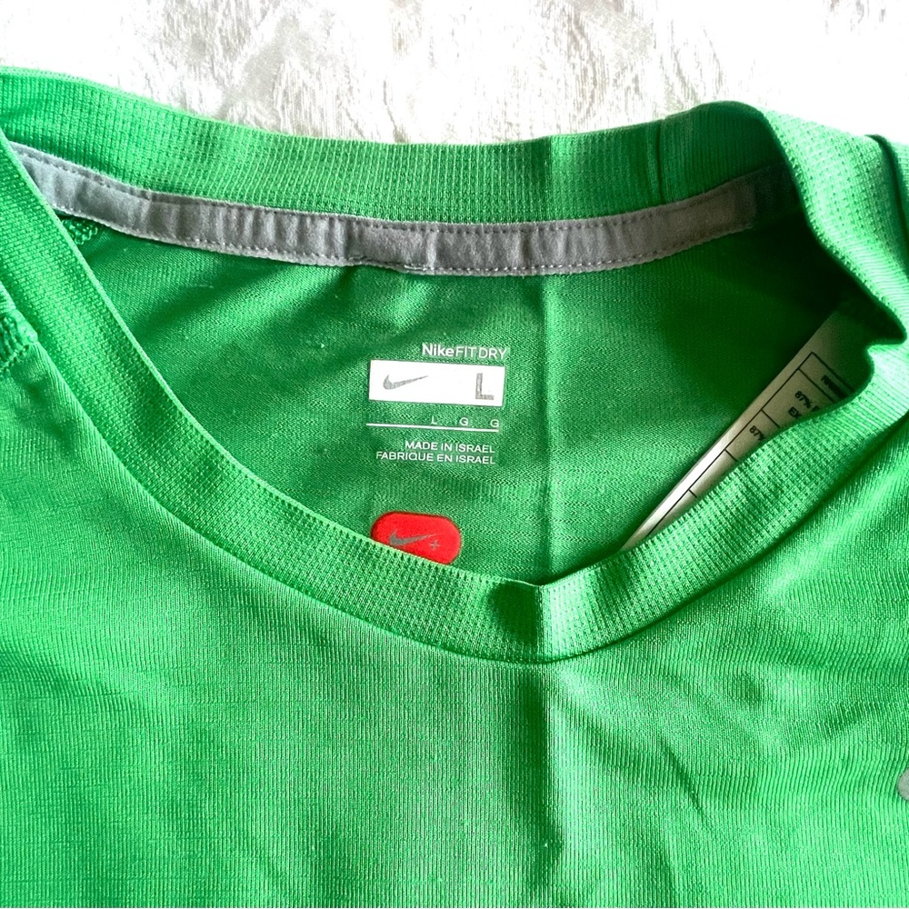 NIKE Women’s Nikefit dry Short Sleeve T-Shirt Athletic Top Green